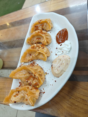 Momos